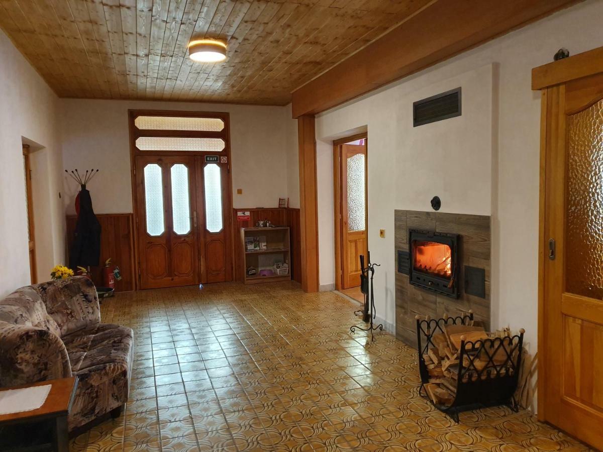 Rs Bernov Zatisi Hotel Nejdek Buitenkant foto