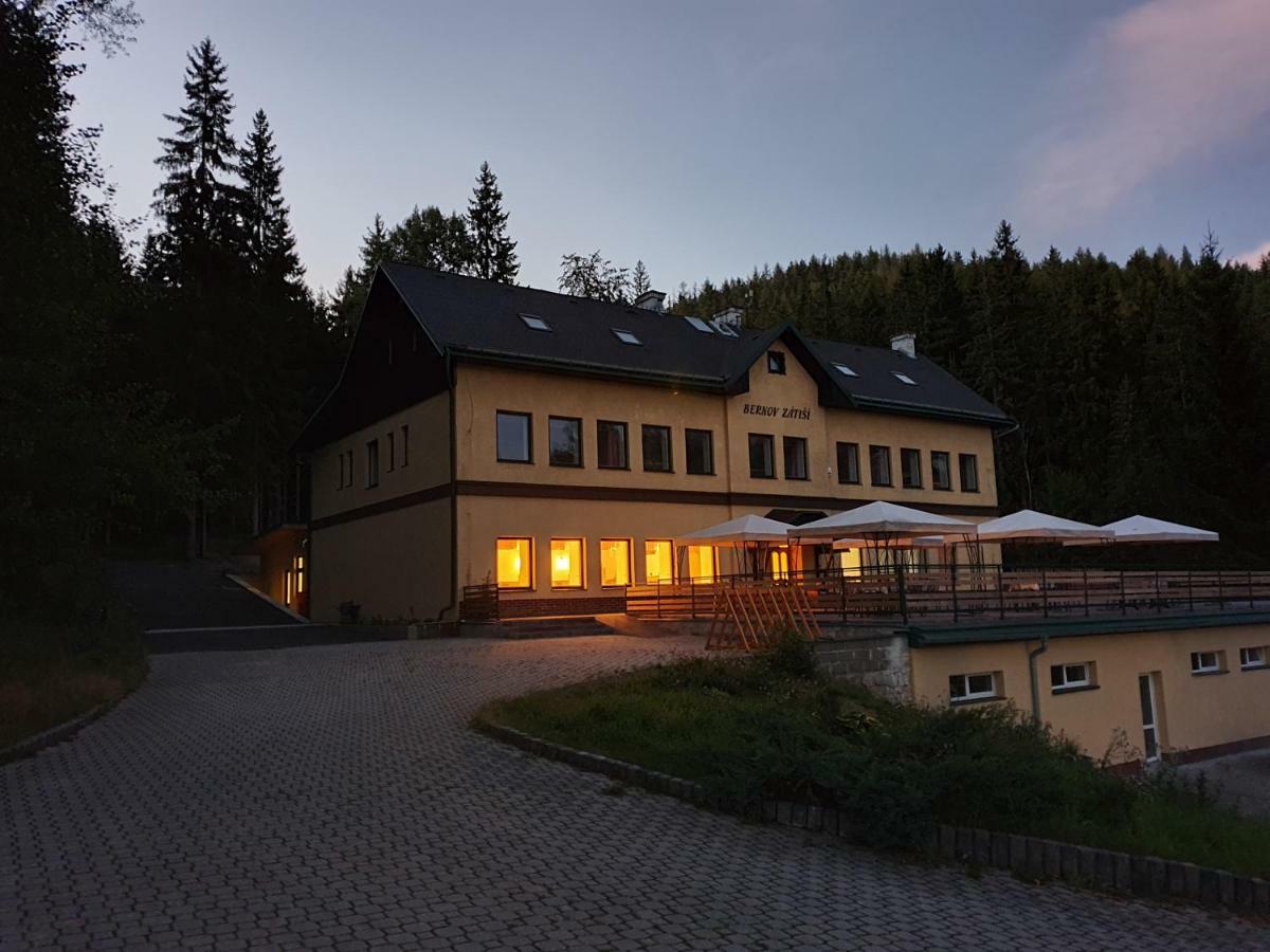 Rs Bernov Zatisi Hotel Nejdek Buitenkant foto
