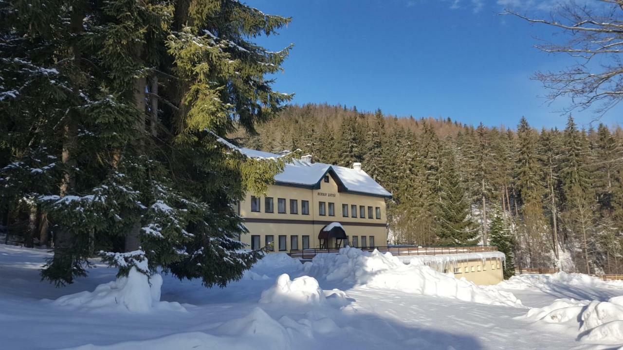 Rs Bernov Zatisi Hotel Nejdek Buitenkant foto
